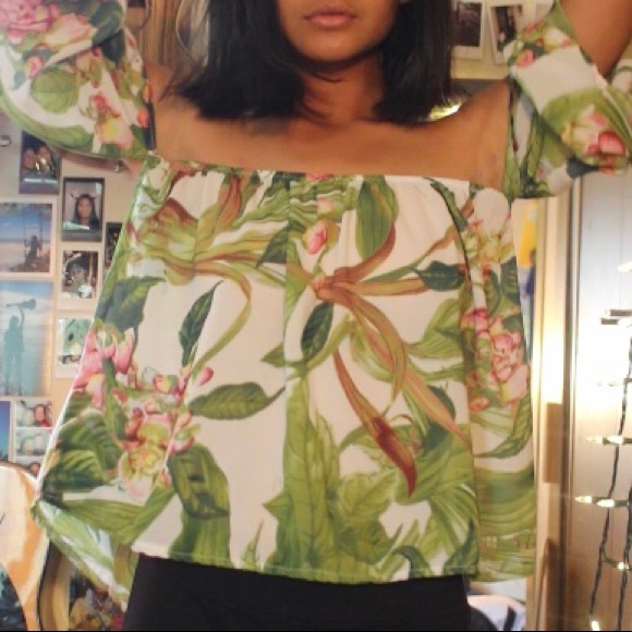 Floral Off The Shoulder Top - Picture 4 of 8
